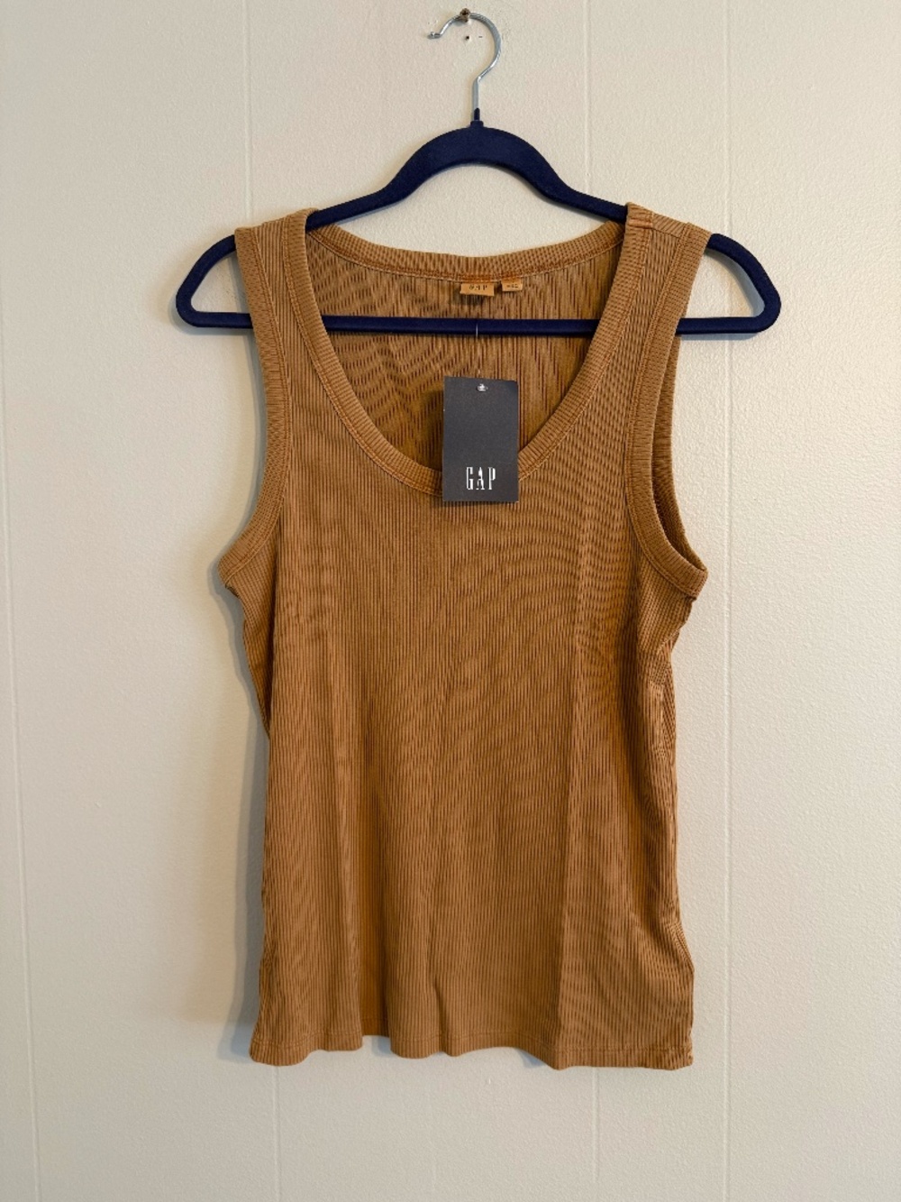 NWT (but with imperfection (see photo), Women's Gap Ribbed Tank, Size L
